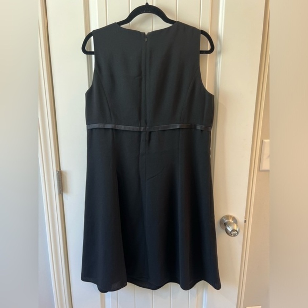 Patrick Collection Sleeveless Black dress with Satin Bow detail at waist size 10 - Picture 3 of 5